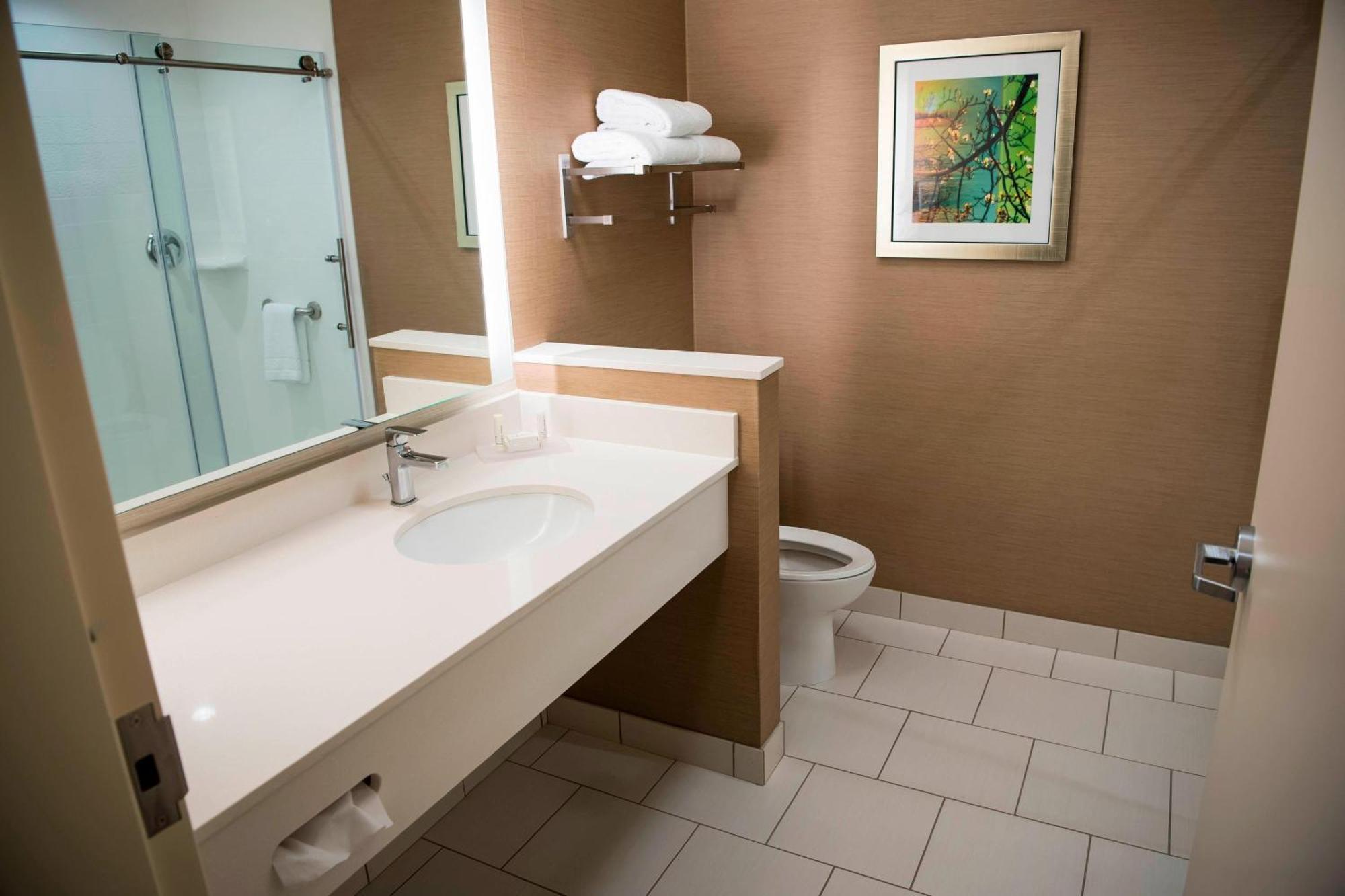 Hotel Fairfield & By Marriott Uptown/university Area